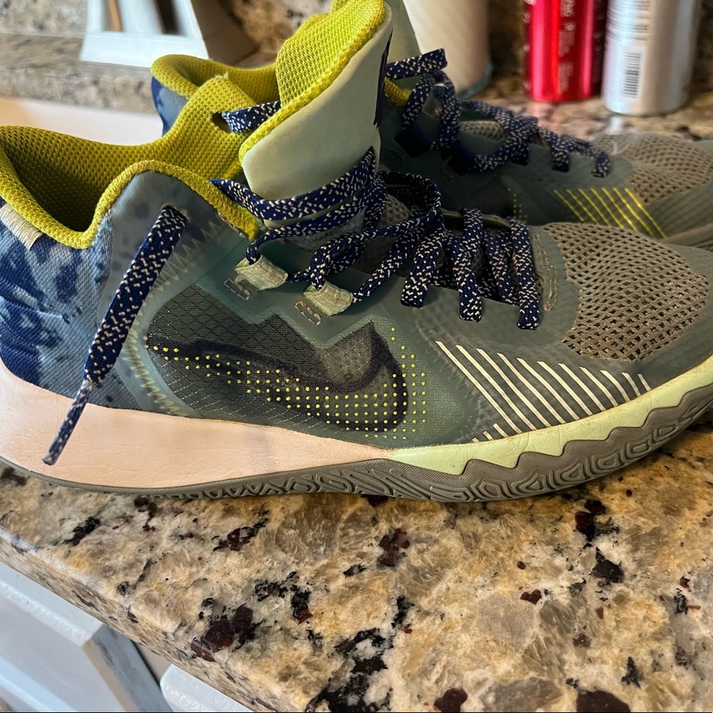 Nike Kyrie size 5Y
